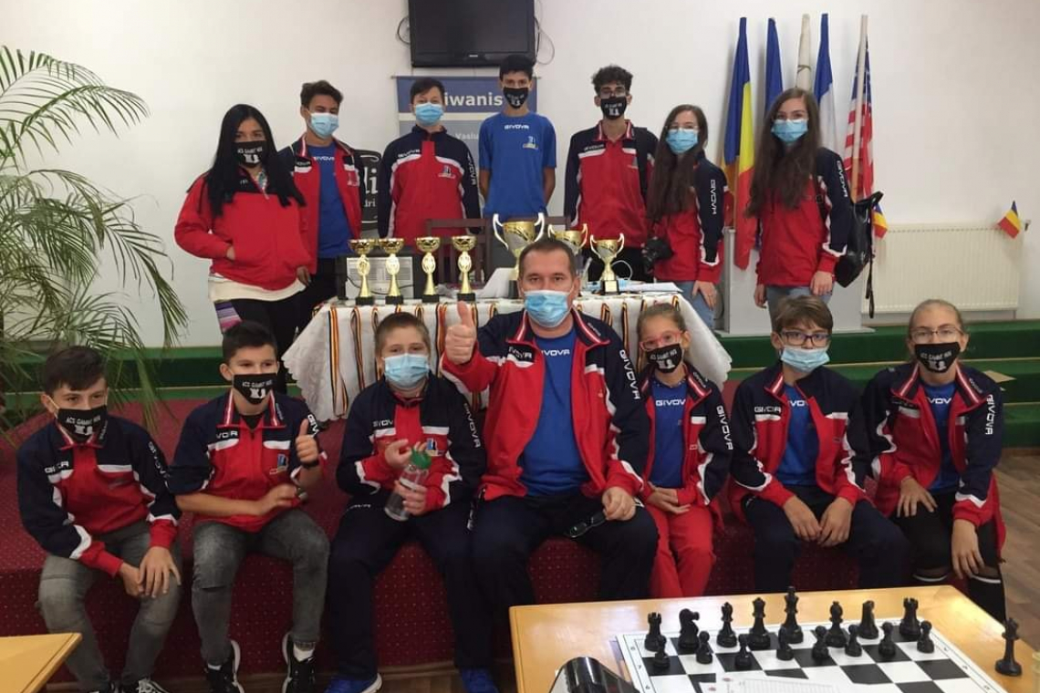 Regele de la frontieră: Zeci de copii pasionați de șah cu ajutorul lui Marius Ursan!