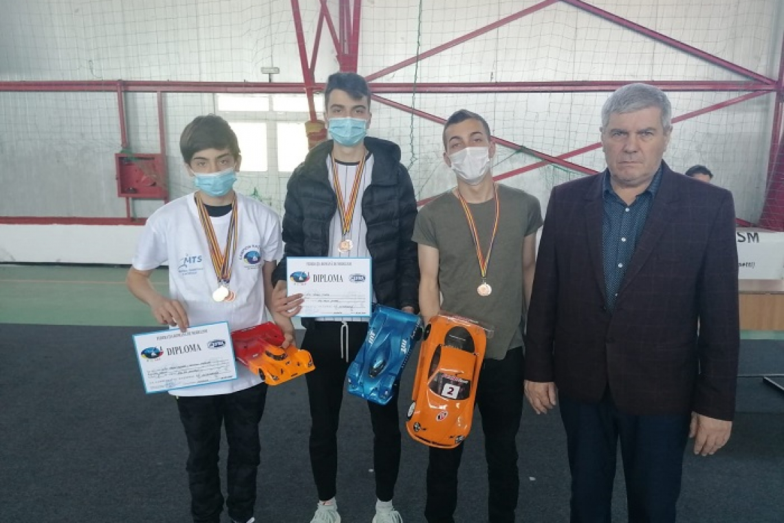 Pe podium la prima etapă a Campionatului Național de automodele