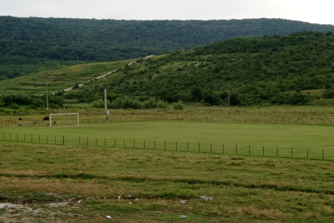 Încă un teren de fotbal în județ!
