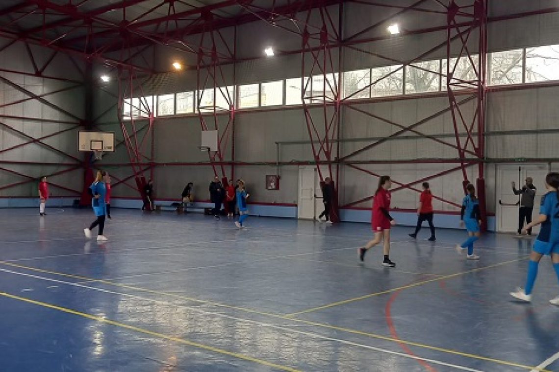 Fetele de la Școala „Elena Cuza” Vaslui cele mai bune la fotbal