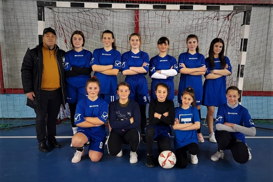 Fetele de la Școala Ferești merg la zona de fotbal U12