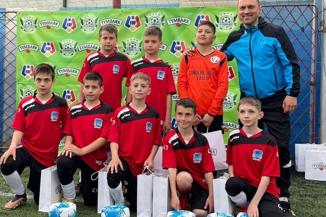 Școala „Mihai Eminescu” Vaslui merge la turneul final al Cupei Tymbark la fotbal U10