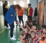 Președintele Federației Române de Baschet, în mijlocul copiilor de la Sporting Tigers Vaslui