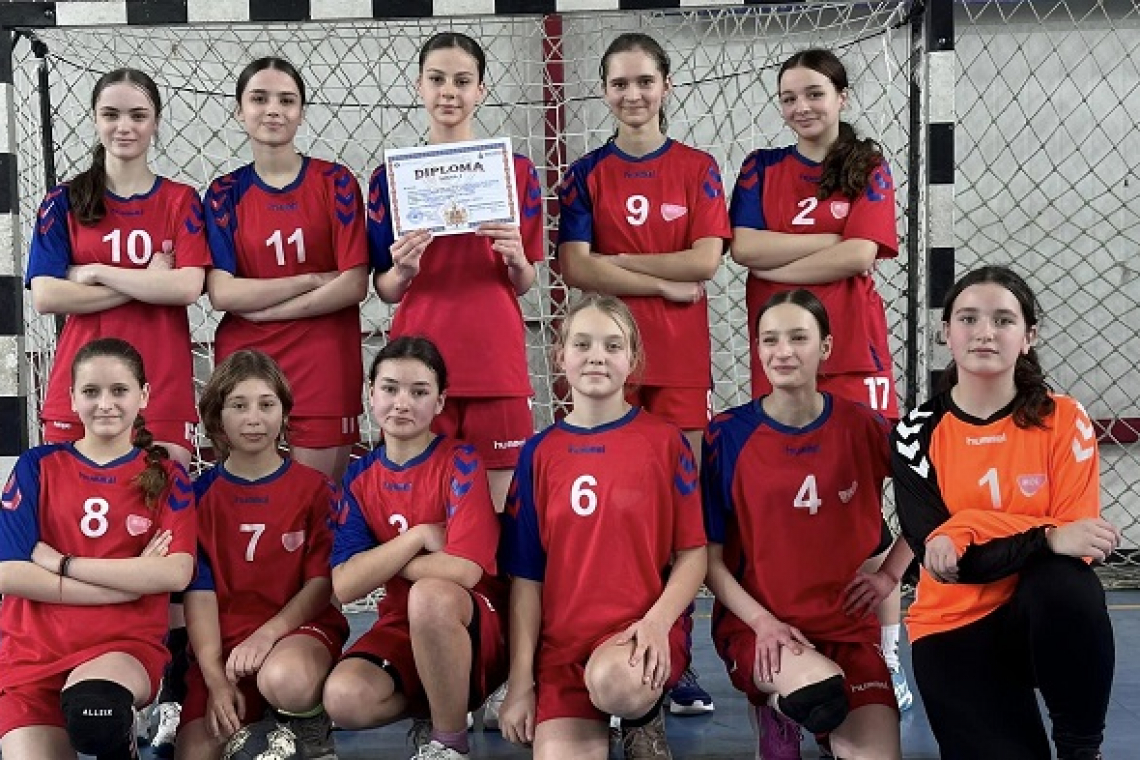 Școala „Mihail Sadoveanu” Vaslui este campioană județeană la handbal fete