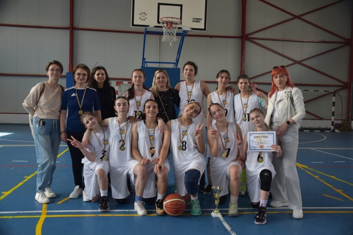 Școala „Episcop Iacov Antonovici” din Bârlad, campioana Moldovei la baschet fete, gimnaziu
