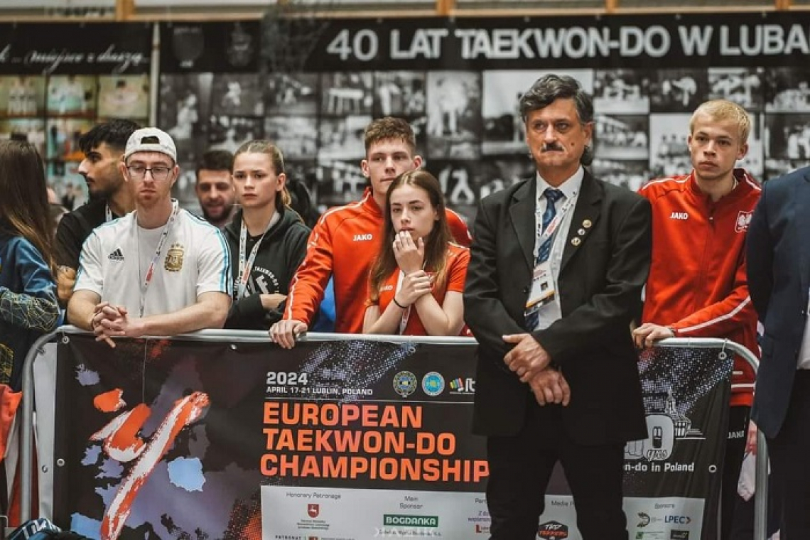 Bârlădean felicitat de organizatorii Campionatului European de taekwon-do ITF