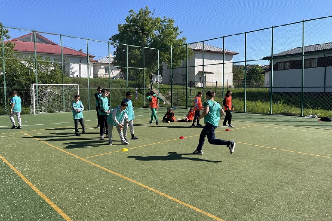 Școala „Mihai Eminescu” Laza participă la Săptămâna Kinder „Joy of Moving”