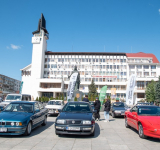 Retroparada Primăverii, spectacol al eleganței auto în centrul Vasluiului: „Muzeul pe roți” continuă să inspire generații