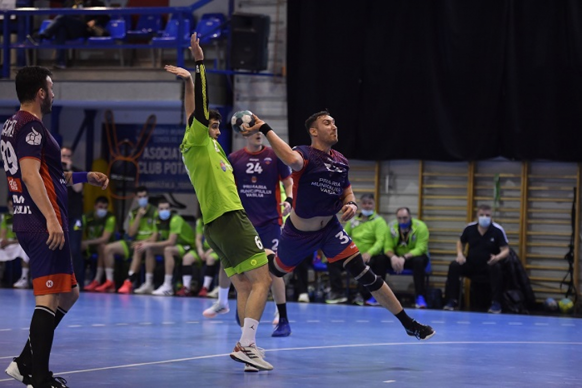 CSM Vaslui-CSM Bacău 29-26 (13-9): Pas uriaș către salvarea de la retrogradare!