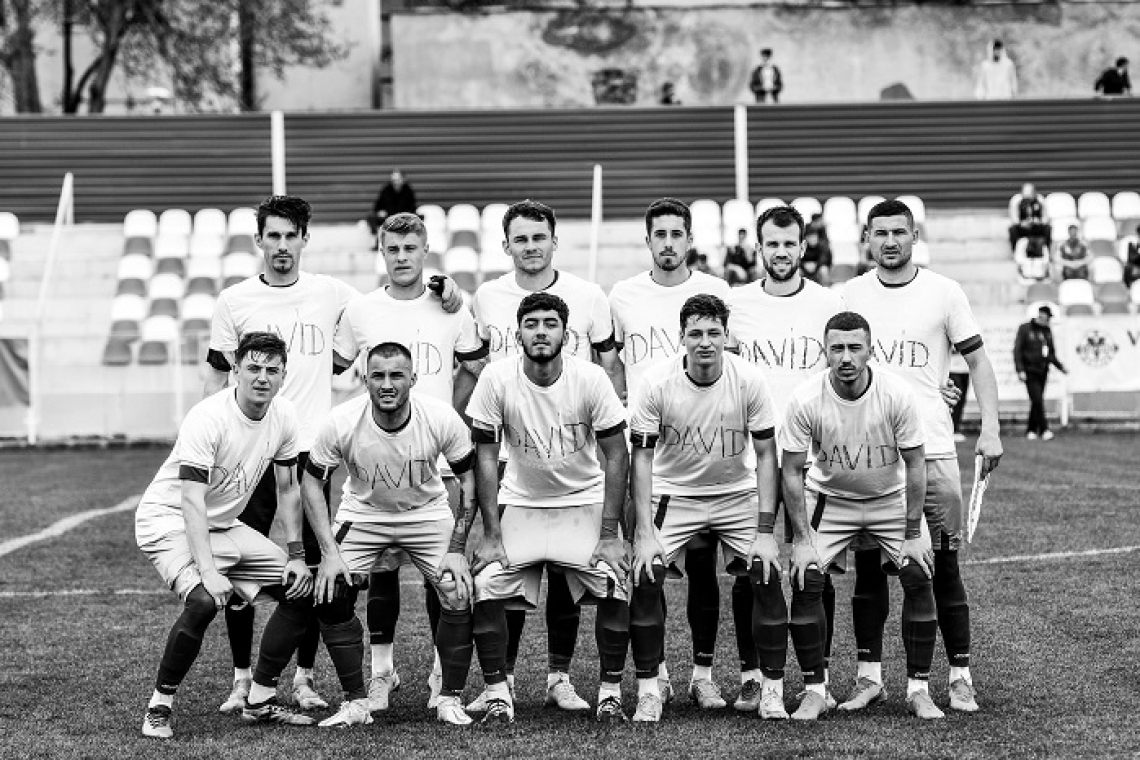 Hușana a jucat cu banderole negre: ”Pentru micuțul David!”