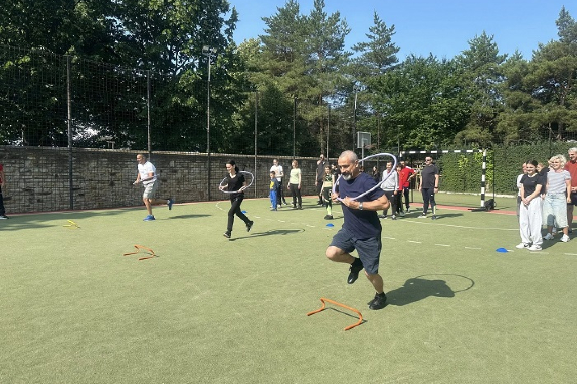 Părinții implicați în activități sportive alături de copii