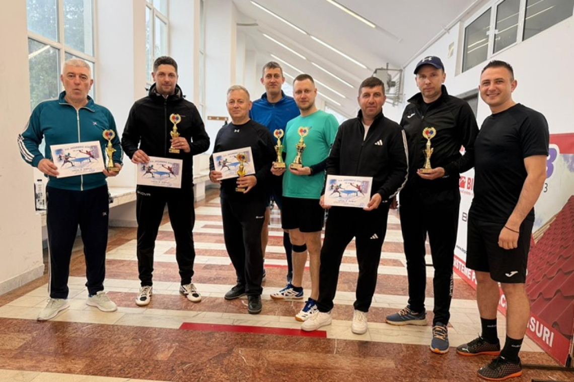 Ping-pong cu spirit de echipă: Campionatul de tenis de masă a dat startul Zilei Jandarmeriei Române la Vaslui