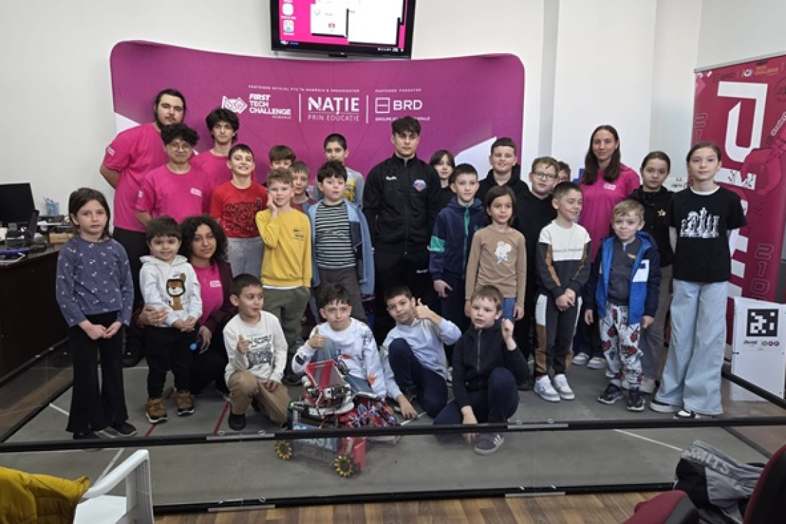 Șahiștii de la CSM Vaslui, întâlnire inedită cu robotul „Puiu”