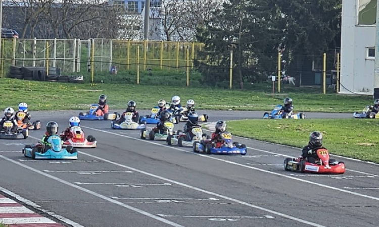 Debut promițător pentru micii piloți vasluieni pe pista Speed Park Bacău: locuri bune la nivel național și interjudețean