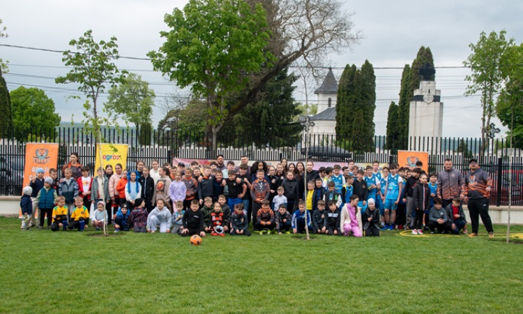 Explozie de energie în Parcul Copou: tinerii au transformat Ziua Tineretului într-un maraton al bucuriei!