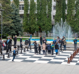 Spectacol pe tabla uriașă: tinerii de la CSM Vaslui au dat șah-mat de Ziua Tineretului!