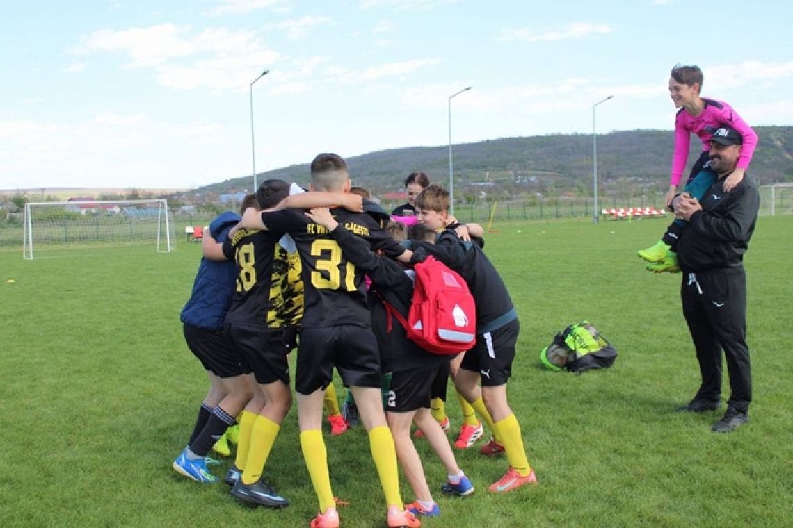 Copiii din Vaslui atacă trofeul! Patru echipe s-au calificat la faza zonală a Cupei Satelor