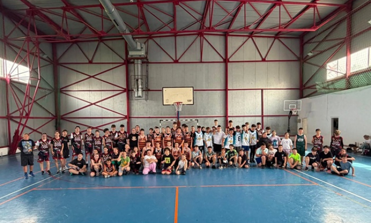 Mii de emoții, sute de zâmbete și un singur câștigător: copilăria! „Cupa Copiilor” la baschet a adunat viitorul sportului vasluian