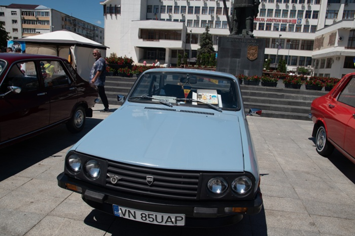 Dacia Sport 1410, vedeta întâlnirii pasionaților de automobile clasice de la Vaslui