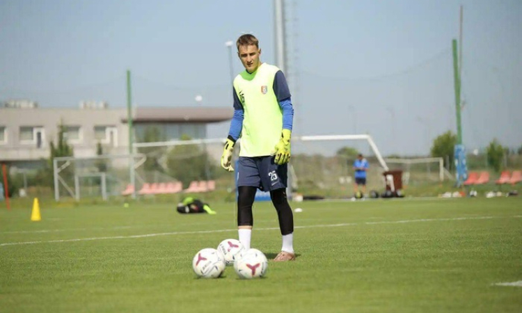 Nicolas Căușanu, în cantonament cu Chindia Târgoviște. Portarul crescut la Vaslui poate debuta în Liga 2