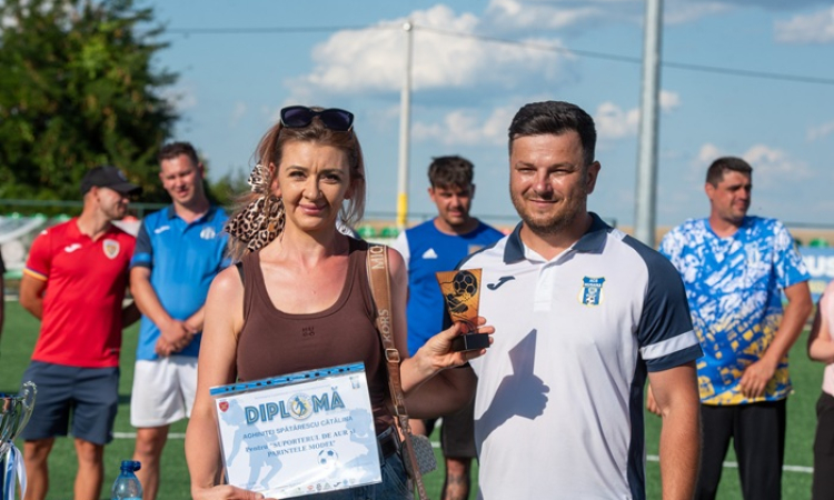 Povestea din spatele unei fotografii: „Bravo, copilul meu!” – momentul care a emoționat Huși Juniors Cup și a cucerit inimile tuturor