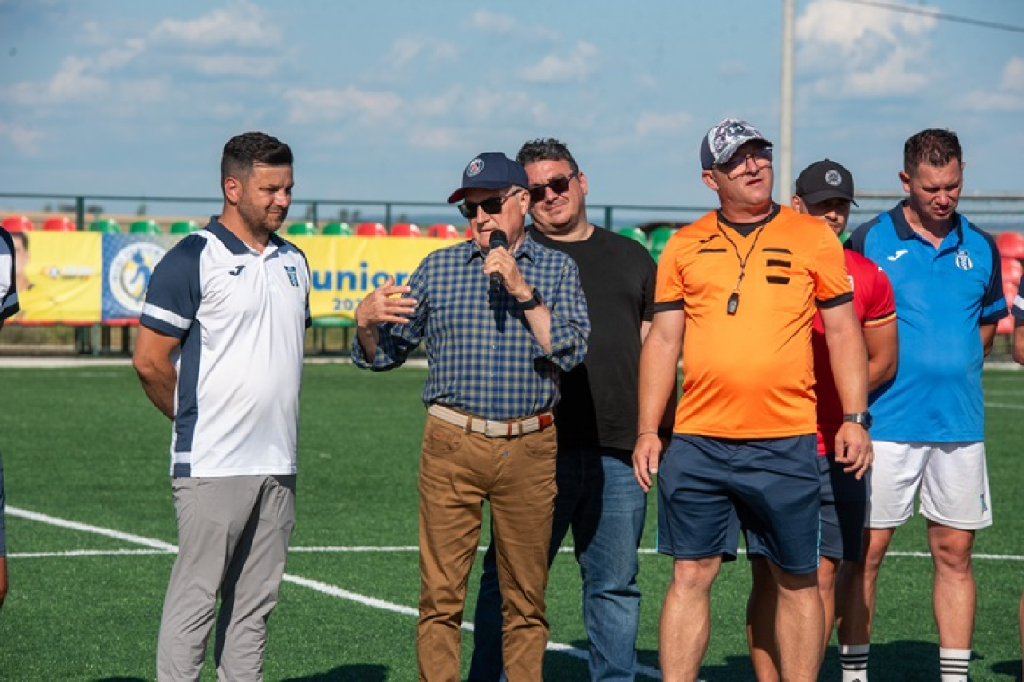 Omul care investește în viitorul copiilor! Ioan Ciomaga a cucerit inimile tuturor la festivitatea de premiere de la turneul Huși Juniors Cup
